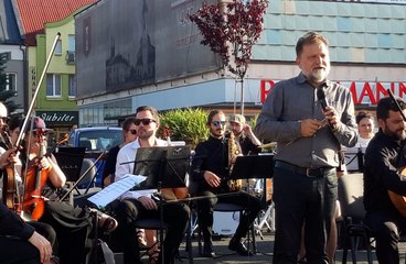 Hiszpańska orkiestra kameralna wystąpiła na placu Legionów w Wieluniu